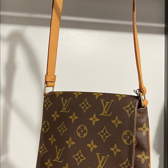 Authentic Louis Vuitton Monogram Musette Pm - Picture 5 of 8